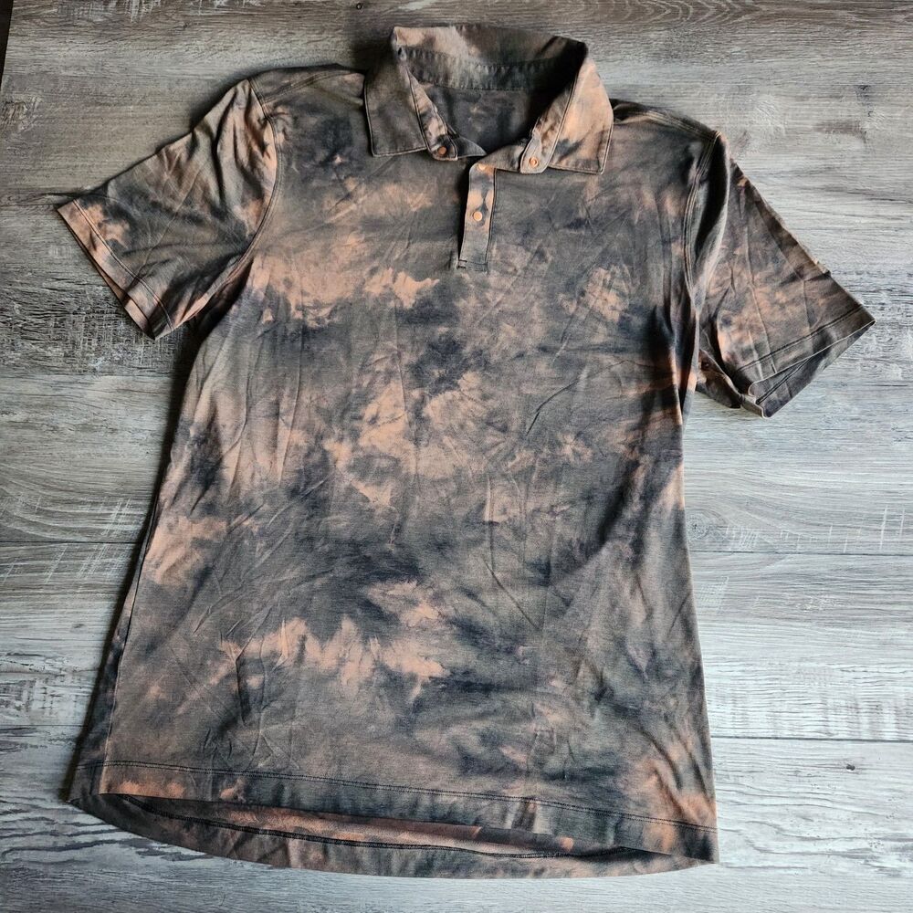Men's Lululemon short sleeve top